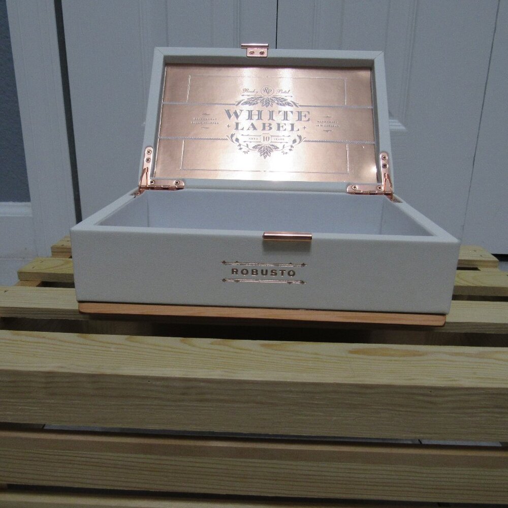 White Label Robusto Box Only
